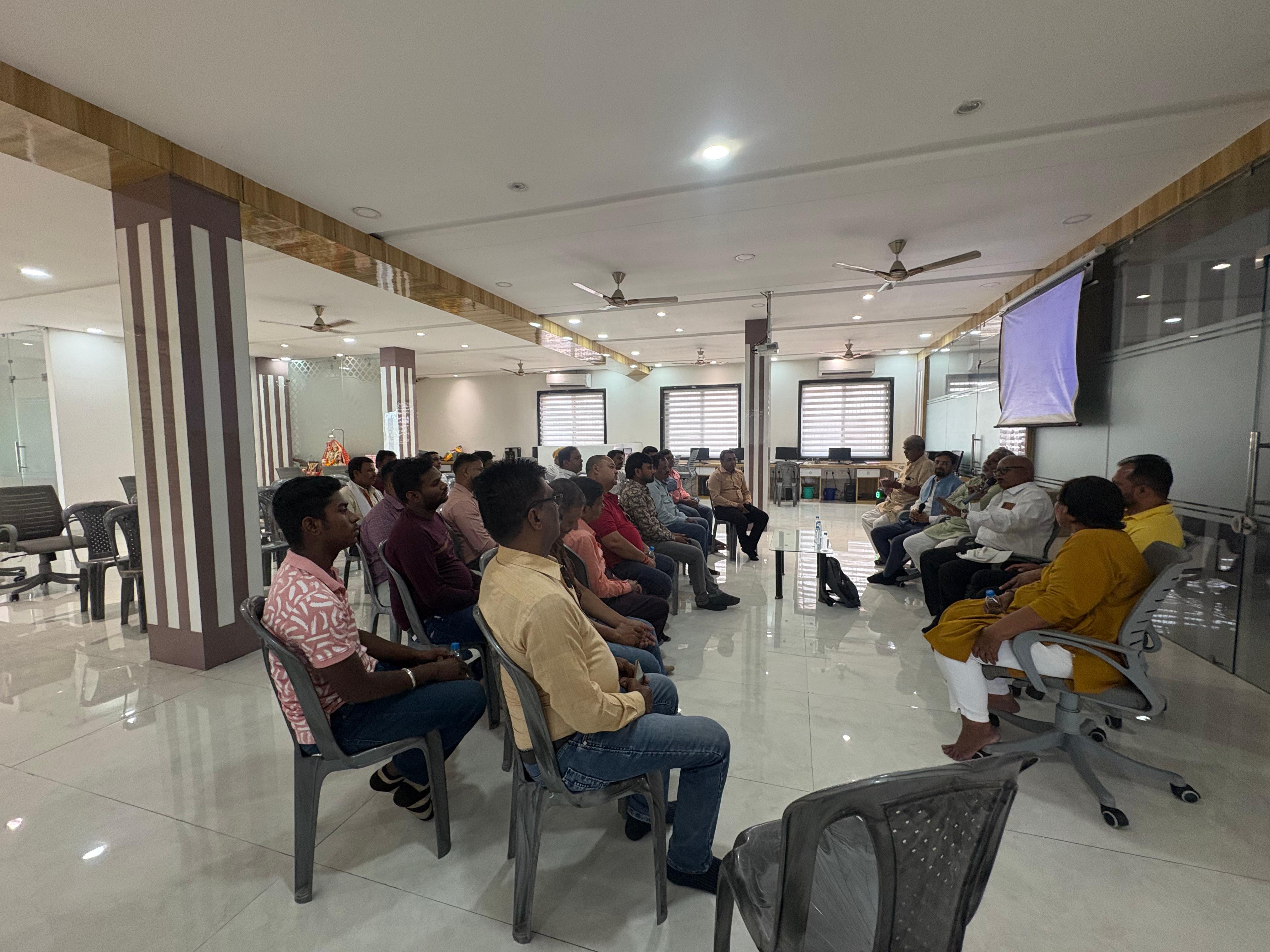 श्री त्रिपुर यात्रा सेवा समिति कार्यालय (रायपुर) में सामाजिक बैठक